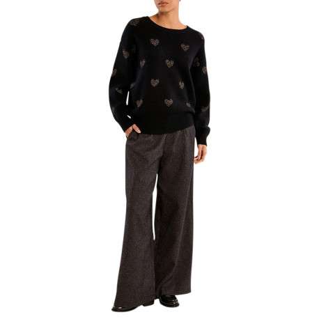 Pull noir à motifs brodés muni d'une coupe droite et d'un col rond - Image 4