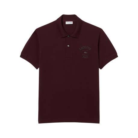 Polo style rétro en coton bordeaux avec une coupe droite et un col boutonné