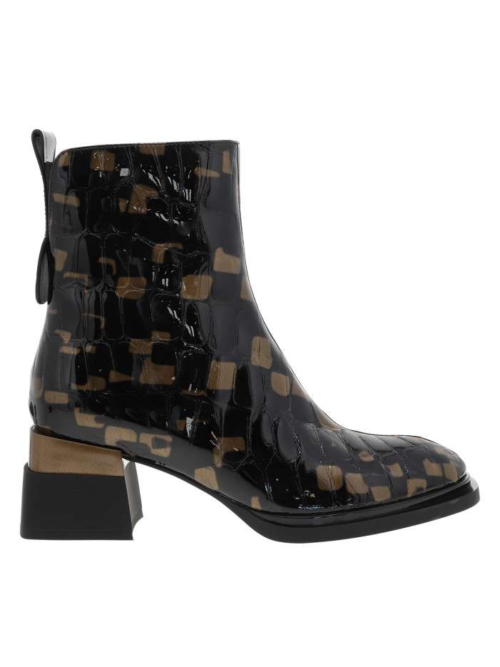 Boots en cuir noir à talon...