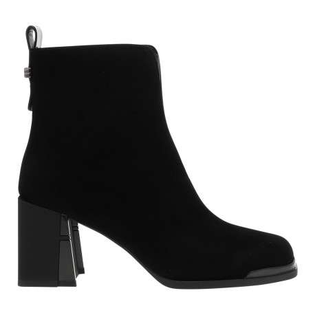 Boots en cuir noir à talon décroché haut dotées d'un zip latéral
