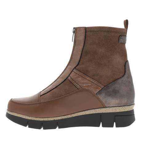 Boots en cuir camel à talon plat bi-matière pourvues d'un zip sur la tige - Image 3