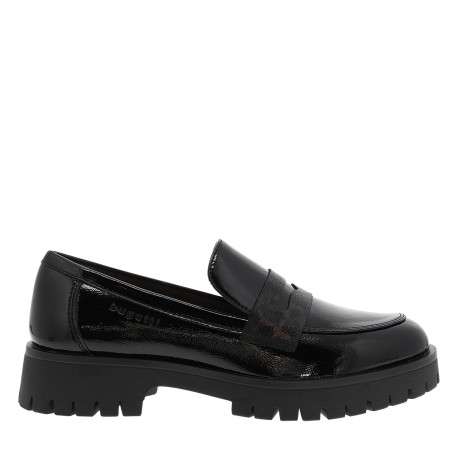 Mocassins noirs vernis à talon décroché bas dotés d'une bande élastiquée