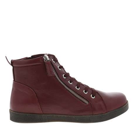 Bottines en cuir bordeaux à talon plat pourvues de lacets plats et d'un zip