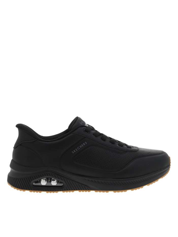 Sneakers noir à talon plat avec un amorti à bulle d'air sur la semelle