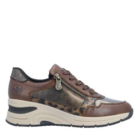 Baskets en cuir marron à talon compensé pourvues de lacets plats