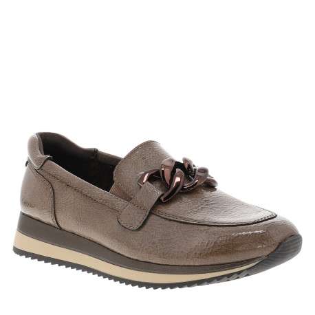 Mocassins taupe à talon plat et bandes élastiquées munis d'une boucle - Image 2