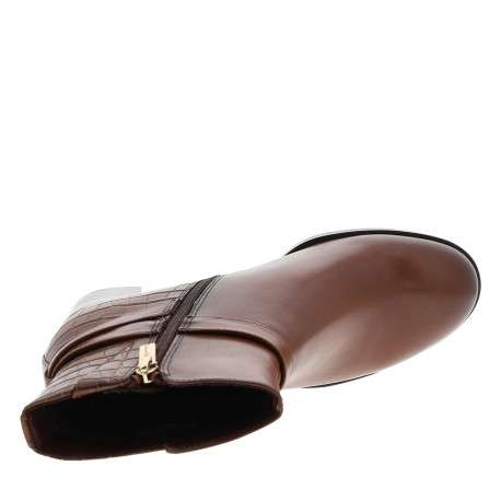 Boots en cuir cognac à talon décroché haut munies d'une boucle dorée - Image 5