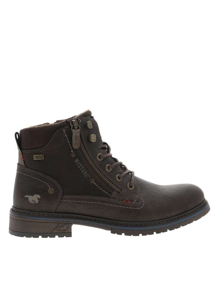 Boots marron à talon plat...