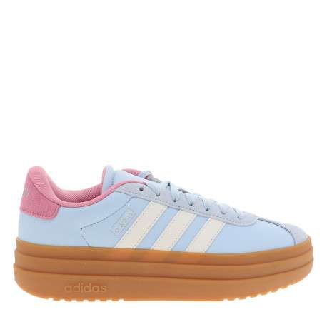 Tennis en cuir bleu ciel avec un talon plateau et des lacets