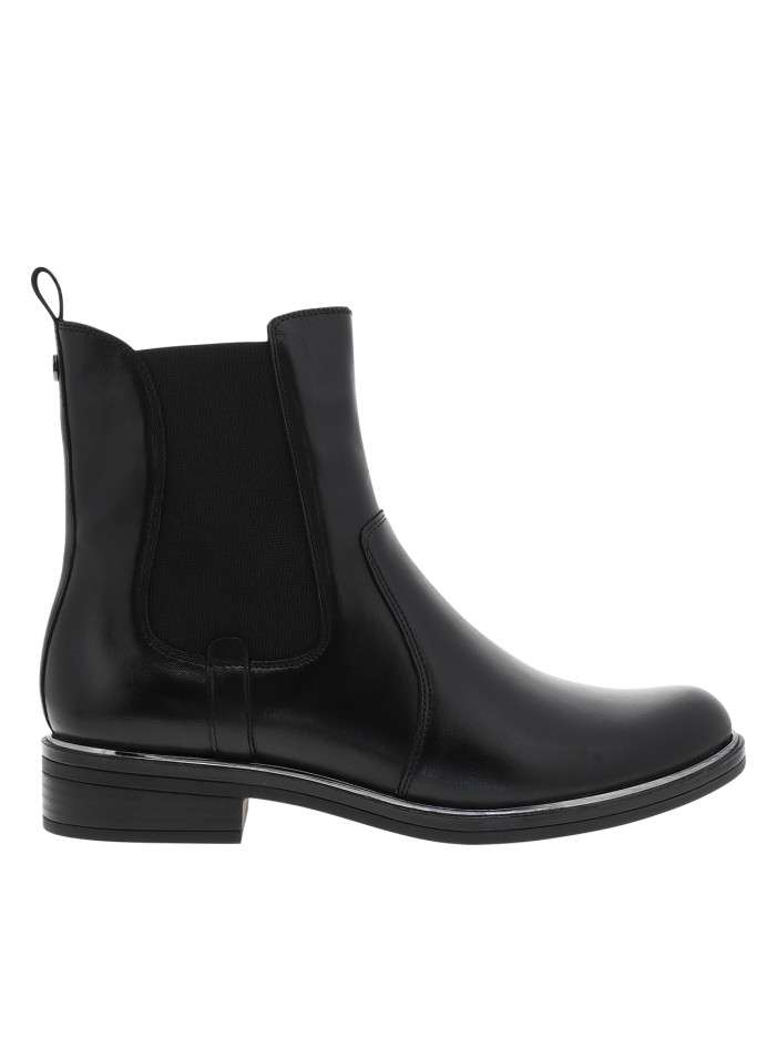 Boots en cuir noir à talon...