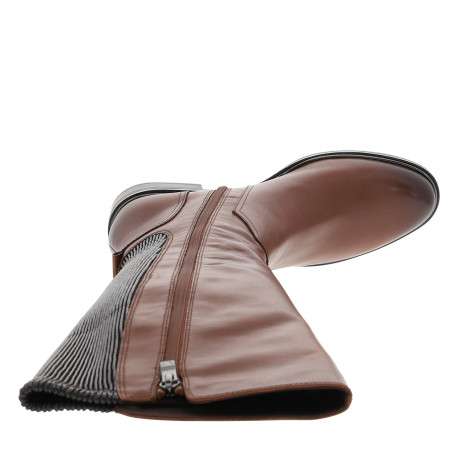 Bottes en cuir cognac avec semelle à talon décroché bas et fermeture à zip - Image 5