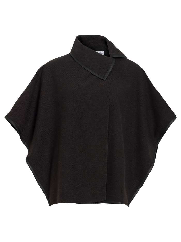 Pull noir sans manche à coupe droite pourvu d'un col montant