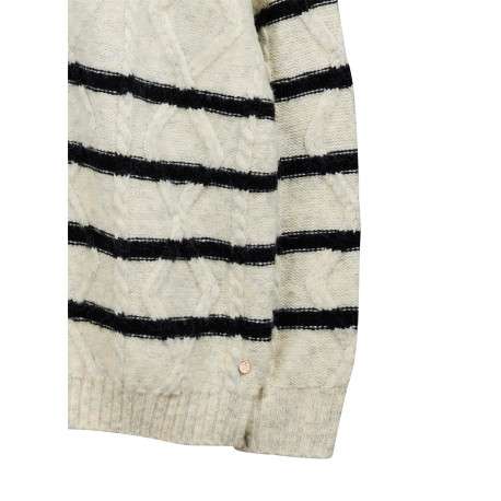 Pull marin en maille torsadée écru à rayures noires et boutons à l'épaule - Image 5