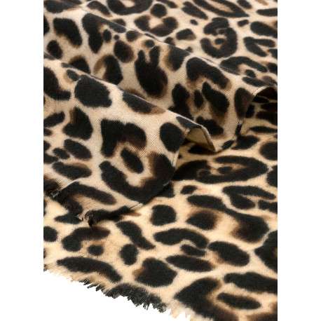 Écharpe à motif léopard avec une coupe rectangulaire et des bords à franges - Image 2