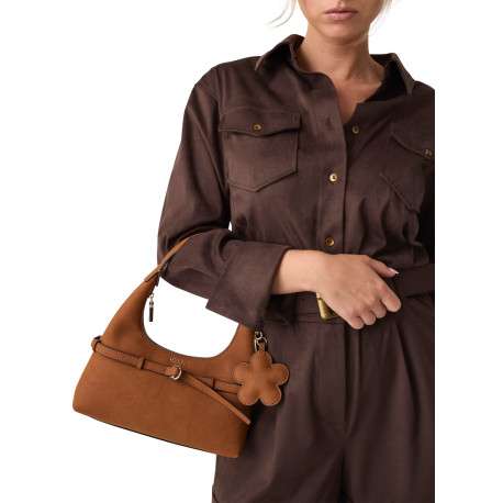 Sac à main porté épaule en suède camel orné d'un charms amovible - Image 6