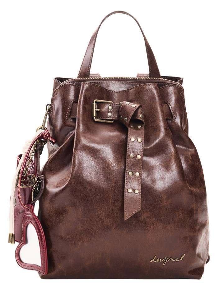 Sac à dos marron pourvu de...