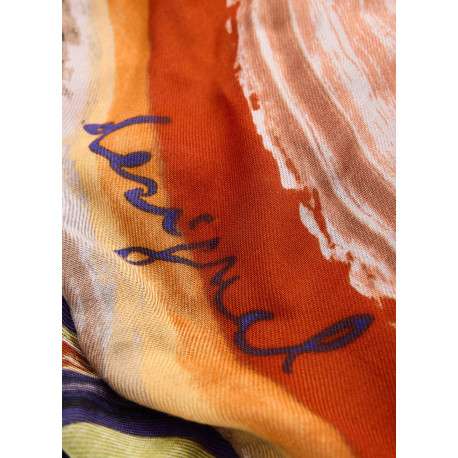 Foulard multicolore forme rectangulaire pourvu du nom de la marque - Image 3