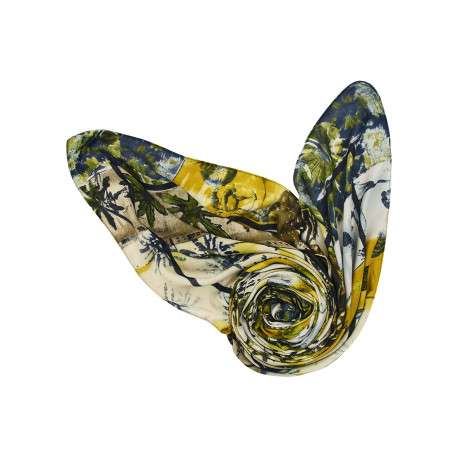 Foulard vert à forme rectangulaire pourvu du nom de la marque