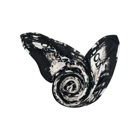Foulard blanc forme rectangulaire pourvu du nom de la marque