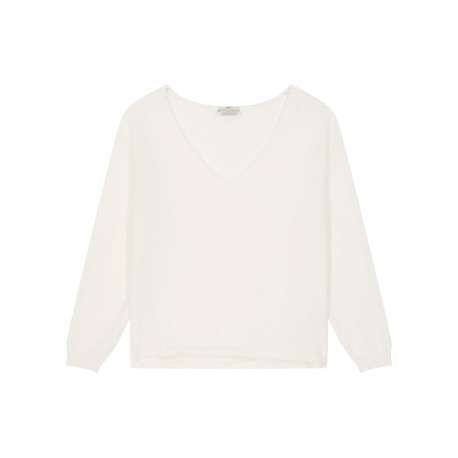 Pull col V écru avec une coupe droite et des manches longues