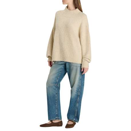 Pull écru en maille duveteuse doté d'une coupe large et de manches longues - Image 4