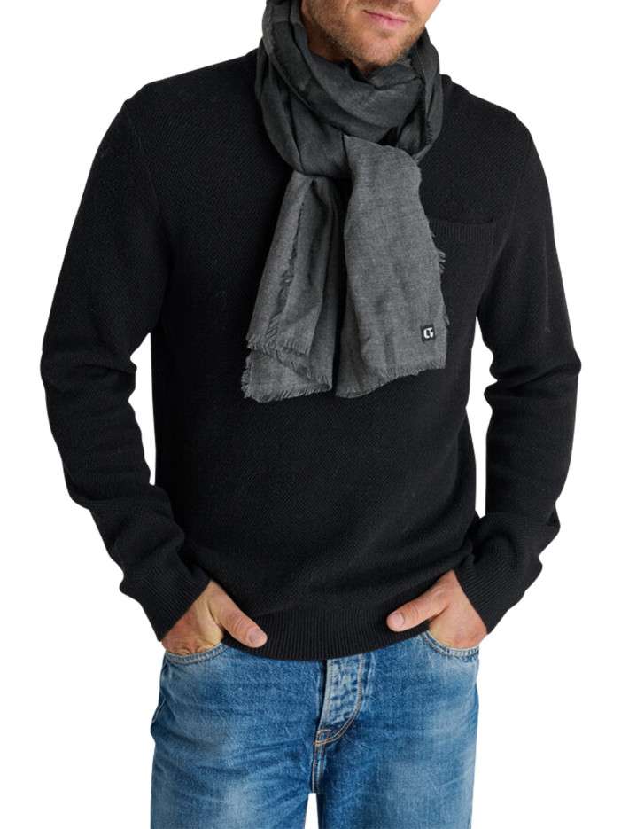 Écharpe grise en maille...