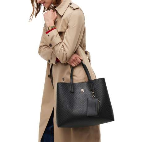 Sac cabas noir à porté épaule orné d'un motif monogramme embossé - Image 5