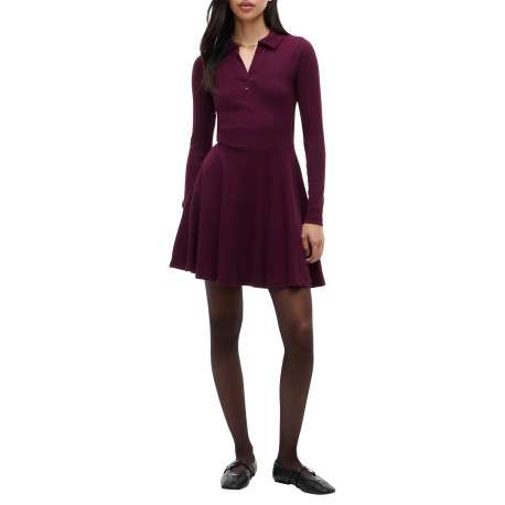 Robe courte en coton biologique bordeaux à coupe droite avec un col à revers - Image 2