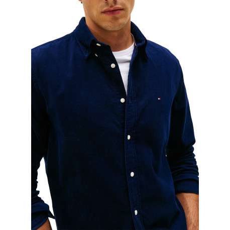 Chemise en coton marine unie pourvue d'un col à rabats boutonné - Image 4