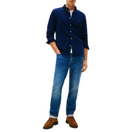 Chemise en coton marine unie pourvue d'un col à rabats boutonné - Image 5