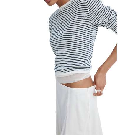 Pull blanc et marine à rayures avec une coupe droite et un col rond - Image 5