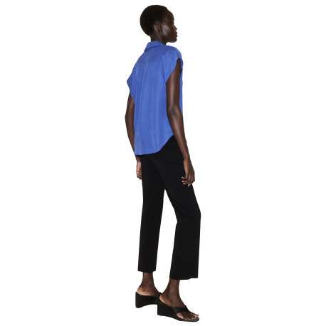 Chemisier bleu uni avec une coupe droite et un col à revers - Image 4