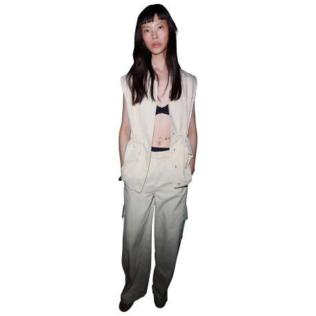 Blouson en coton beige uni avec une coupe droite et un col à revers - Image 5