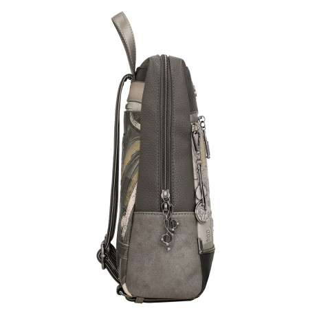 Sac à dos gris à illustrations musicales et poupée avec un design trapèze - Image 6