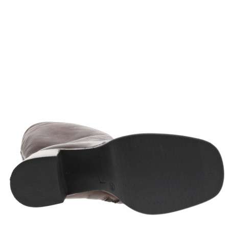 Bottes en cuir chocolat à semelle à talon décroché haut avec logo de la marque - Image 6