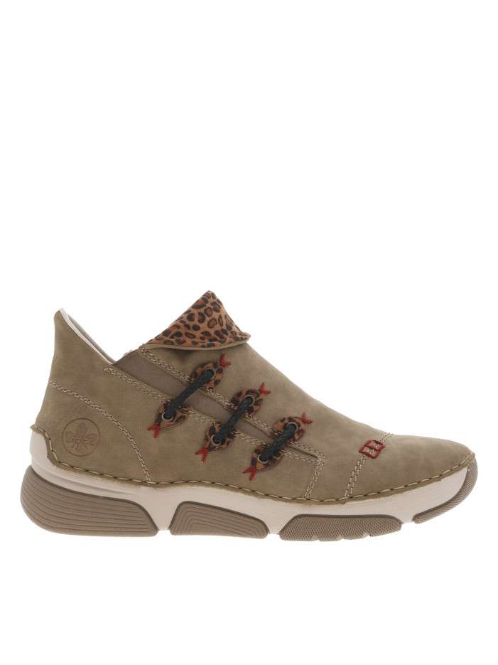 Boots taupe à talon plat...