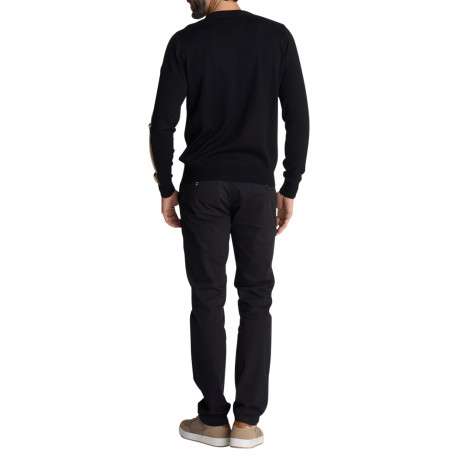 Pull noir uni en maille avec un liseré triclore brodé sur les manches - Image 2