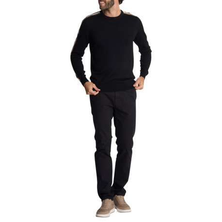 Pull noir uni en maille avec un liseré triclore brodé sur les manches - Image 3