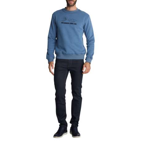 Sweat-shirt à col rond bleu orné de broderie automobile et du nom de la marque