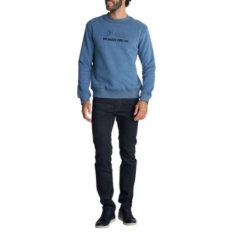 Sweat-shirt à col rond bleu orné de broderie automobile et du nom de la marque - Image 3