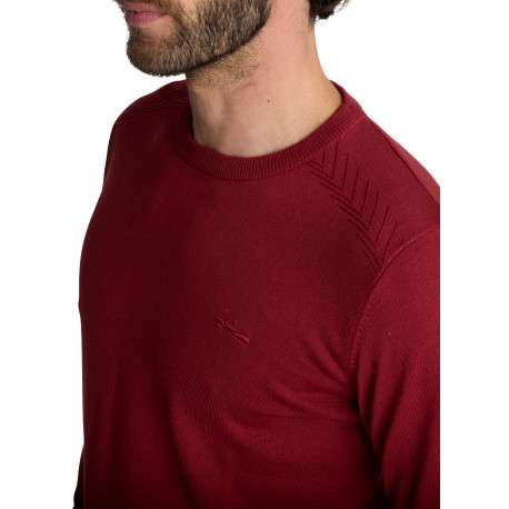 Pull rouge uni en maille avec des broderies apparentes sur les épaules - Image 4