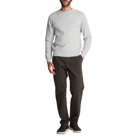 Pull en maille gris clair à col rond et tricotage texturé en bandes verticales - Image 4