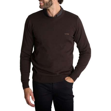 Pull moka uni en maille avec des broderies apparentes sur les épaules