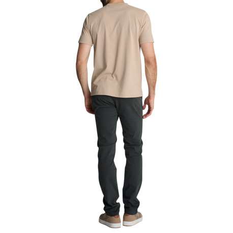 T-shirt à col rond écru et sérigraphie automobile rétro sur la poitrine - Image 2