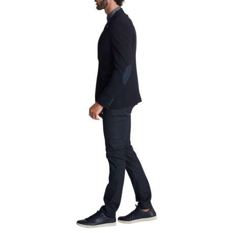 Blazer bleu marine doté d'un col à revers cranté à coupe ajustée - Image 4