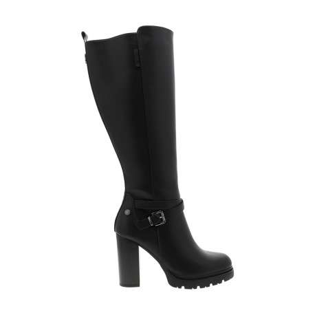 Bottes hautes noires à talon décroché haut agrémenté d'une boucle métallique