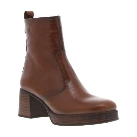 Boots en cuir cognac à semelle à talon décroché haut avec une fermeture zippée - Image 2