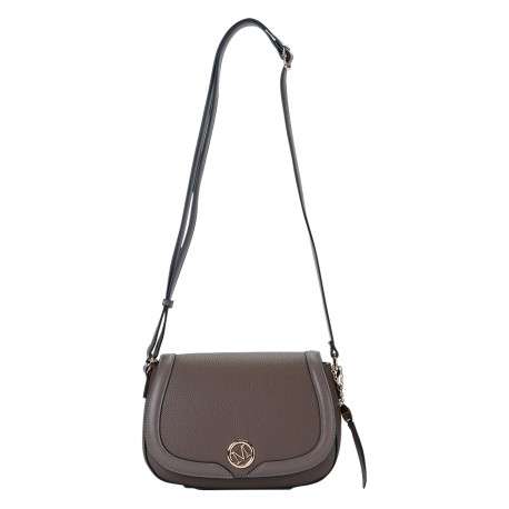 Sac à bandoulière taupe effet cuir grainé orné d'un badge métallique