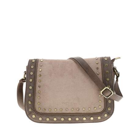 Sac à bandoulière fermé par 1 rabat bi-matière orné de rivets décoratifs