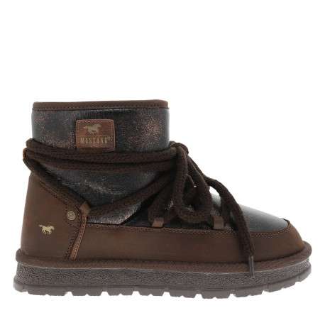 Bottines marron brillantes à talon plat pourvues d'un zip et des lacets ronds
